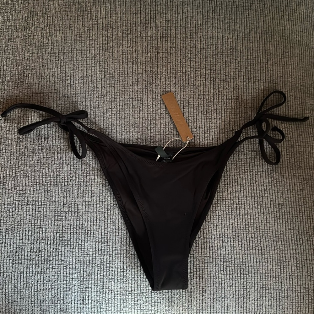 Skims swim bottom